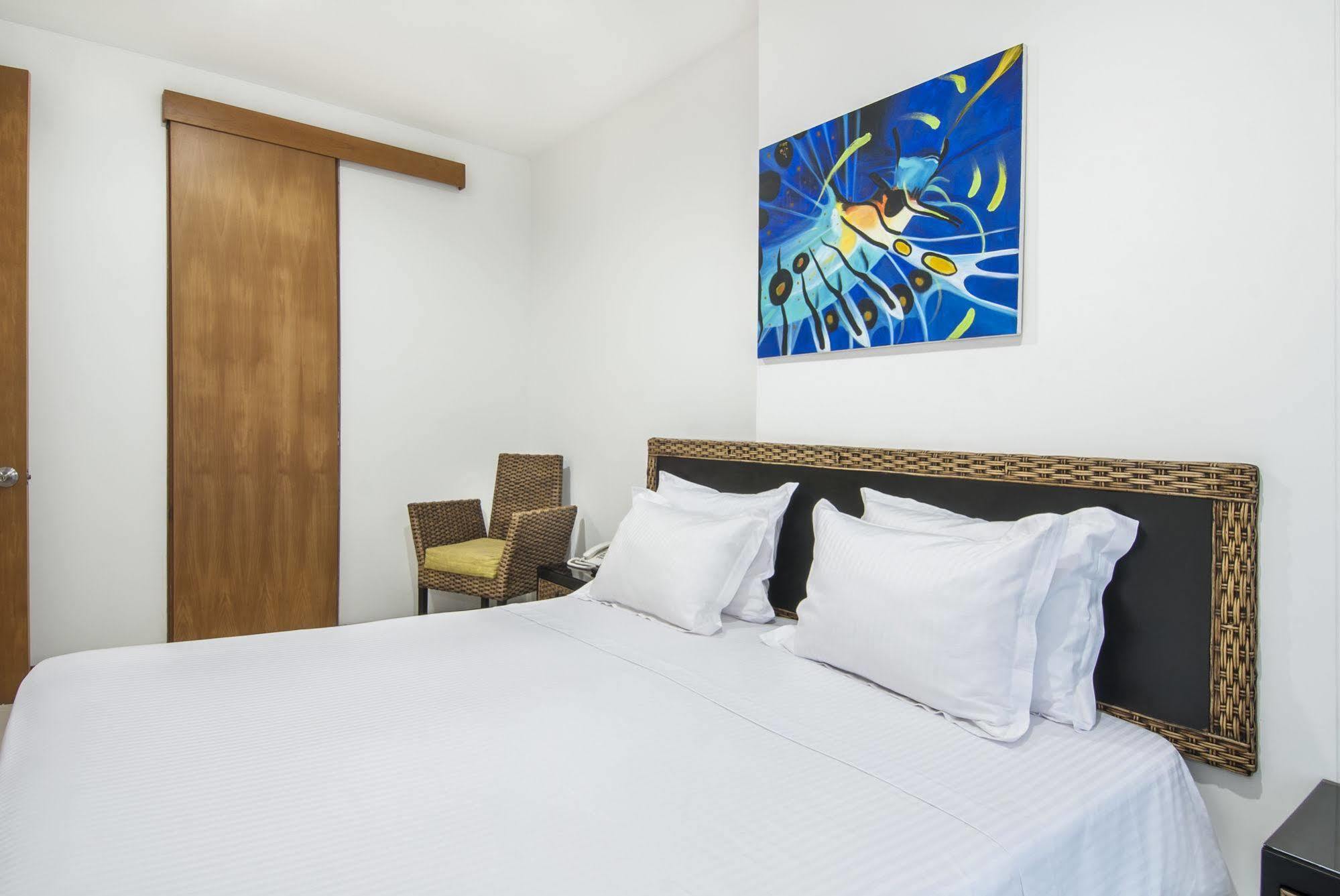 Travelers Orange Cartagena Aparthotel Exterior photo
